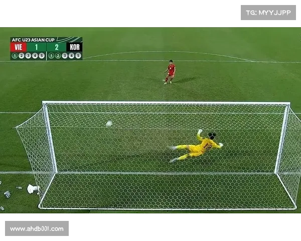 守门员扑点球时如何精准判断射门方向与时机的关键因素分析